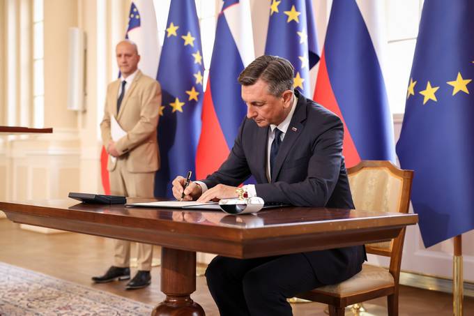 Predsednik Pahor je danes sprejel predsednika DVK Goloba in podpisal Ukaz o sklicu prve seje dravnega zbora